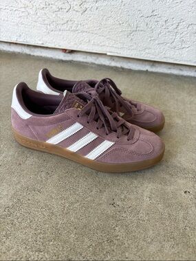 adidas Mauve Suede Sneakers with White Stripes and Gum Sole